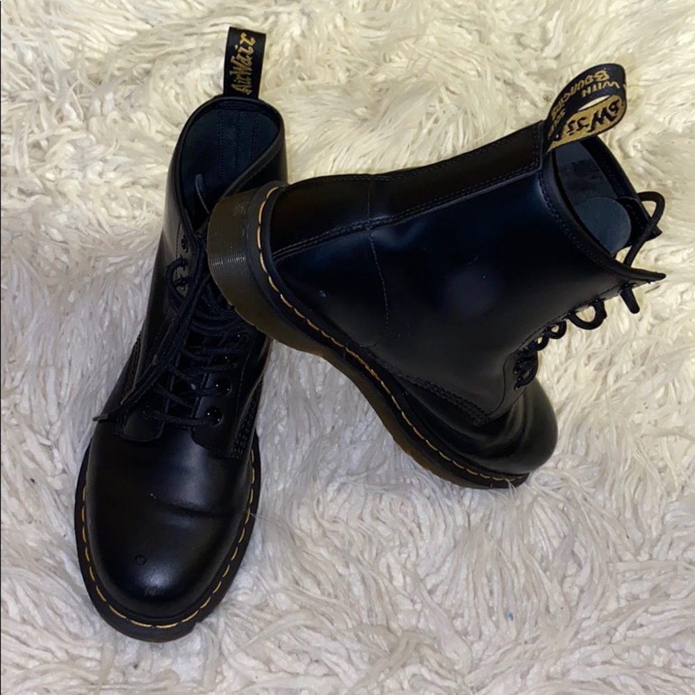 1460 Smooth Leather Lace Up Dr. Martens